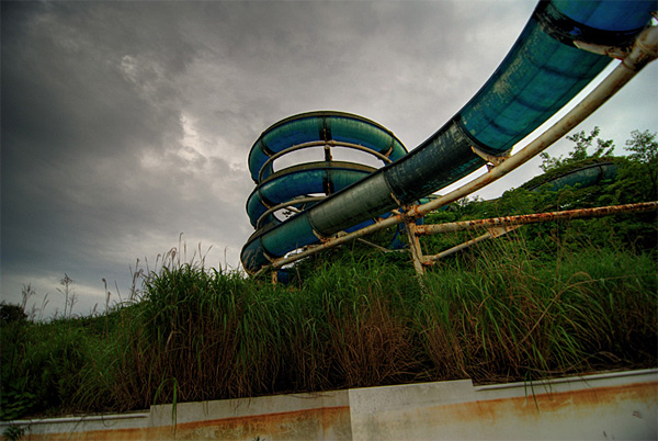 sports world haikyo urbex water slide izu